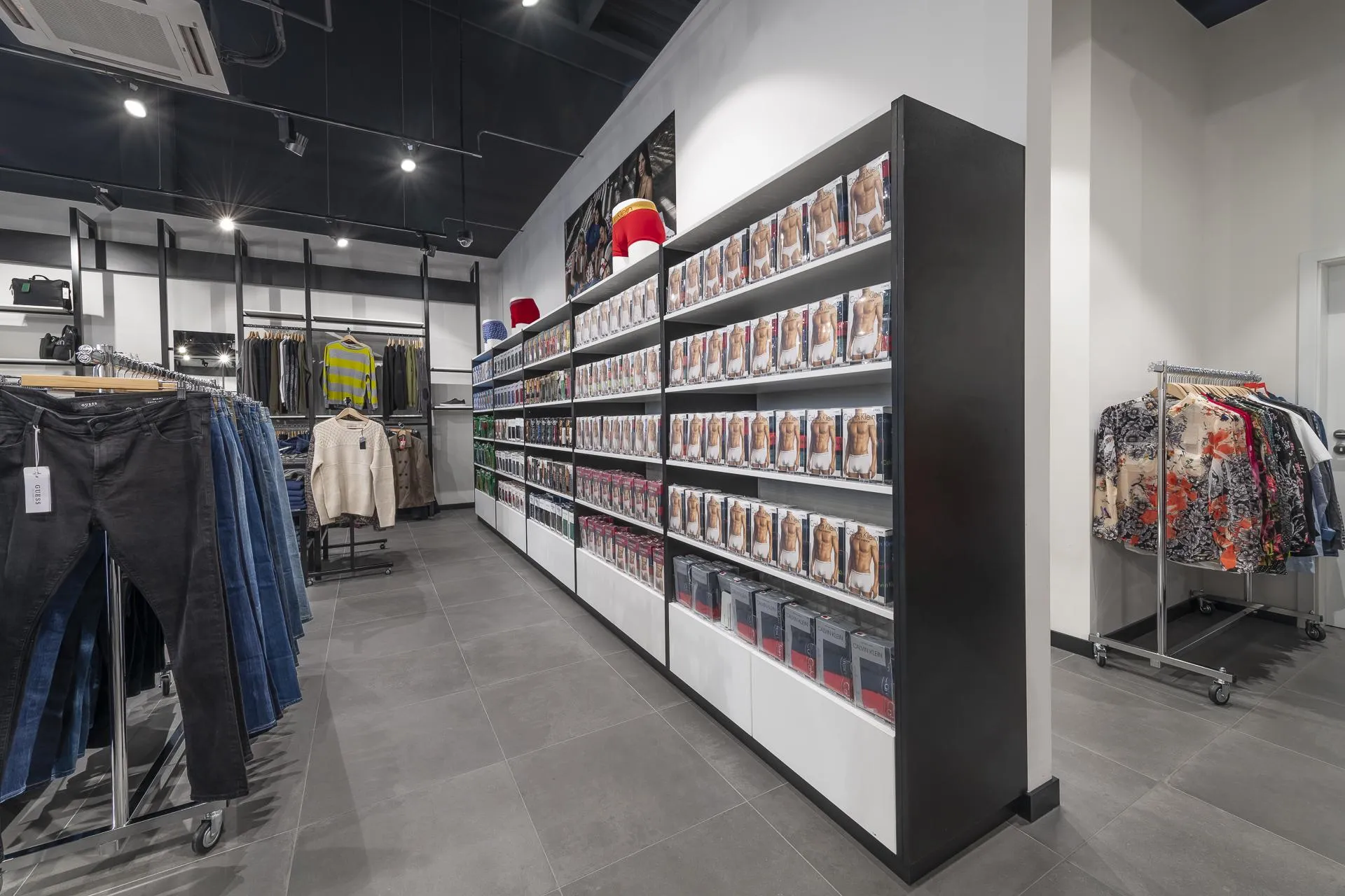 Guess_in cooperation with OEM
